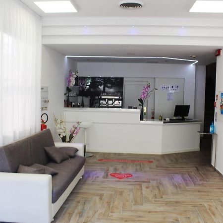 רימיני Hotel Luna מראה חיצוני תמונה
