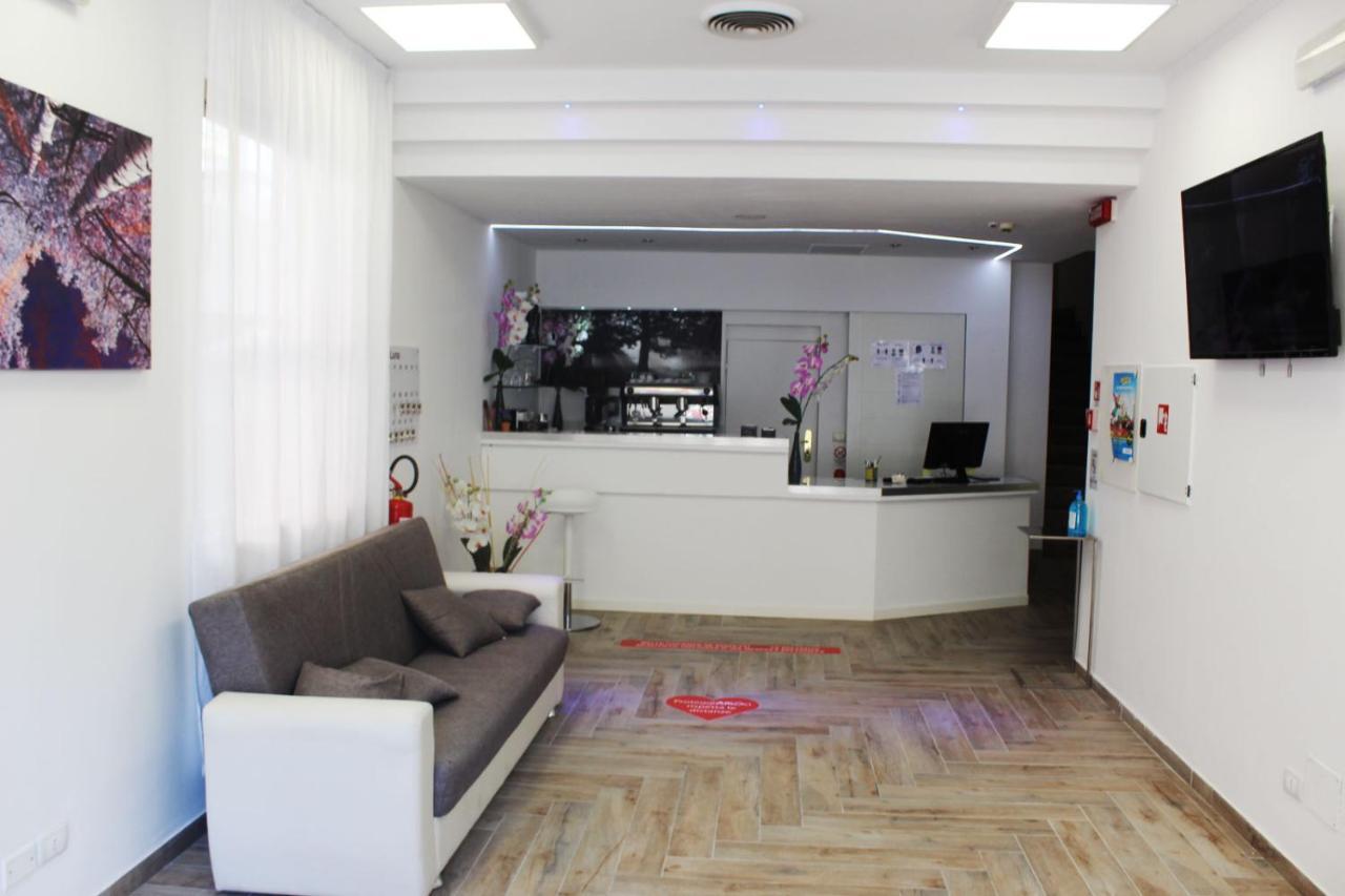 רימיני Hotel Luna מראה חיצוני תמונה