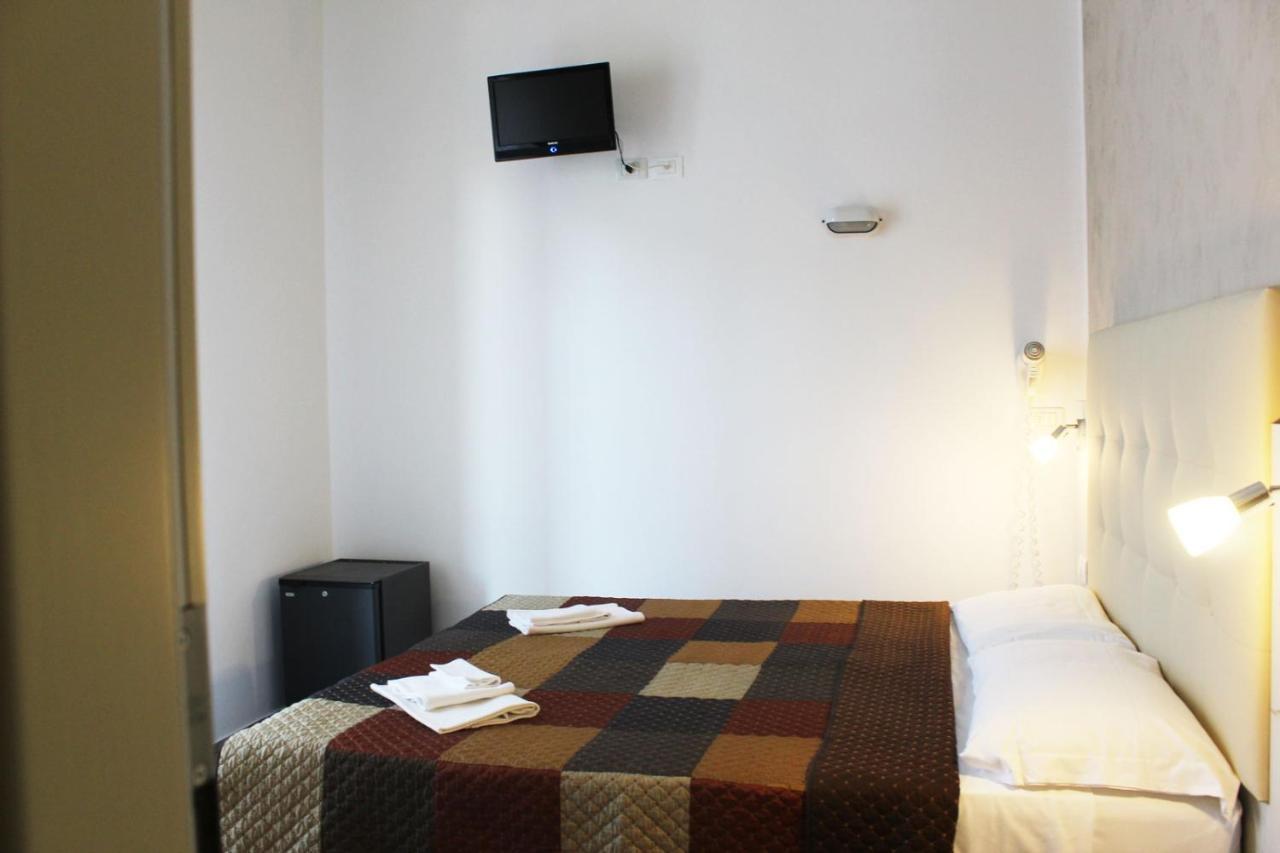 רימיני Hotel Luna מראה חיצוני תמונה