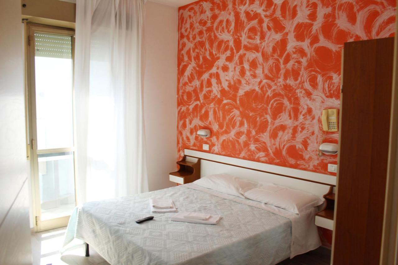 רימיני Hotel Luna מראה חיצוני תמונה