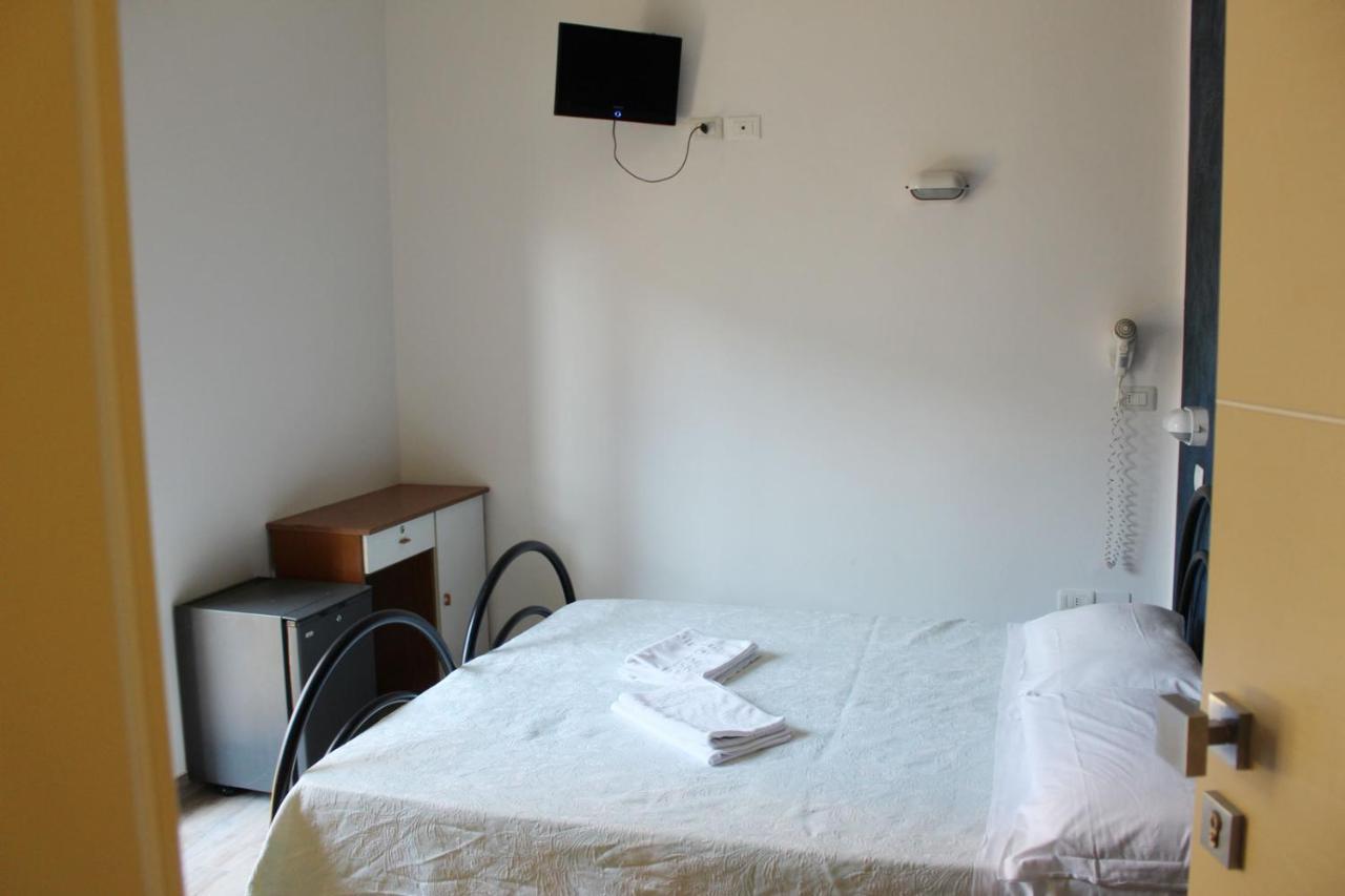 רימיני Hotel Luna מראה חיצוני תמונה