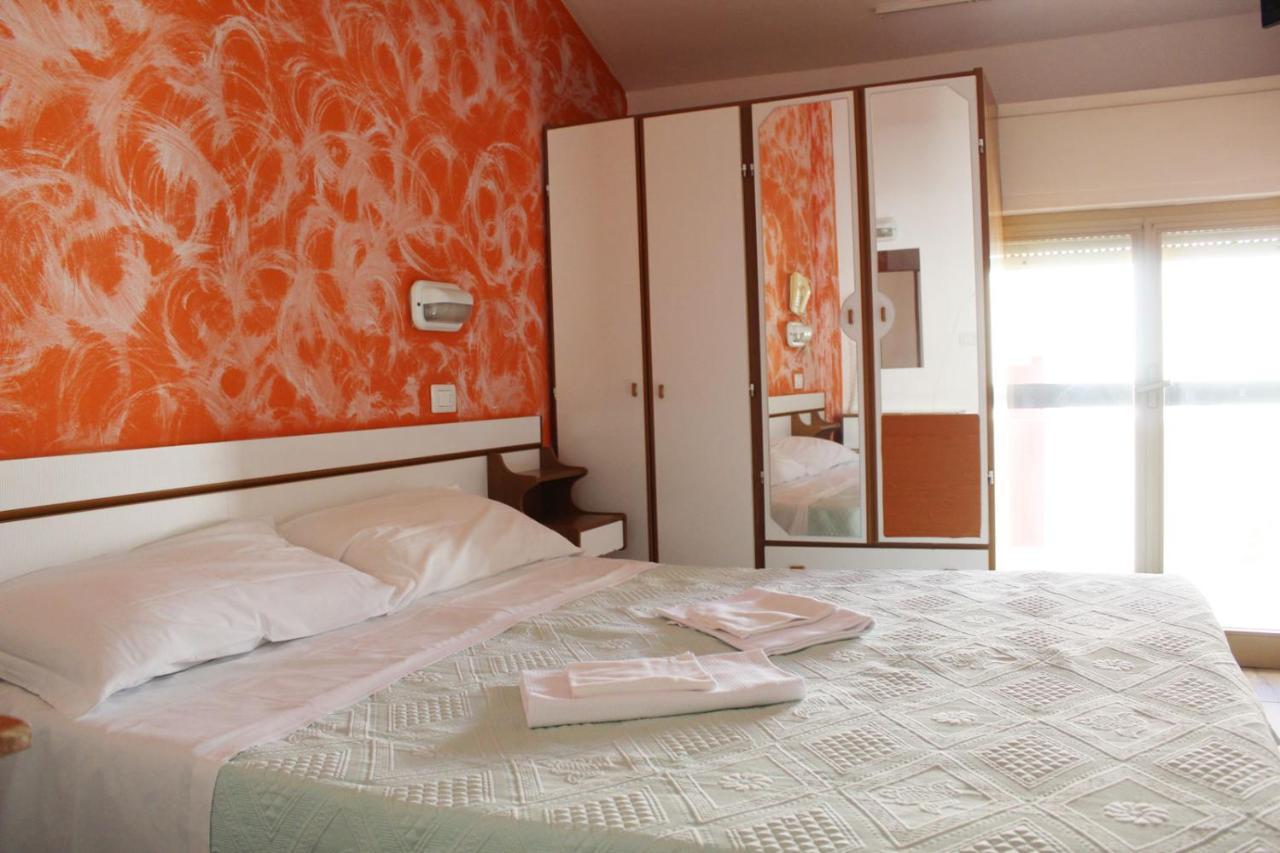 רימיני Hotel Luna מראה חיצוני תמונה