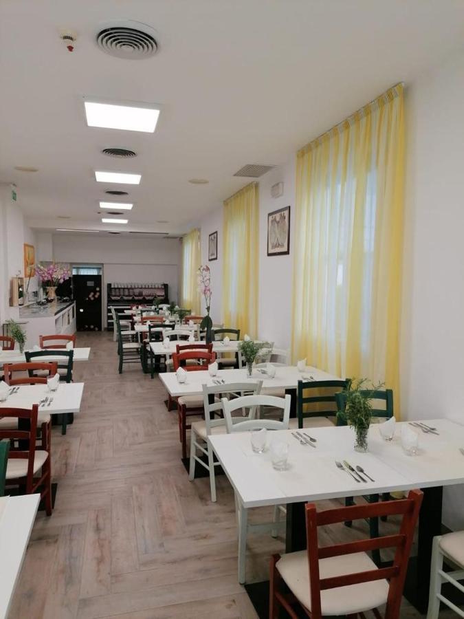 רימיני Hotel Luna מראה חיצוני תמונה